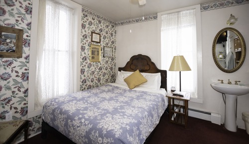 Double Room Single Use, 1 Queen Bed, Corner