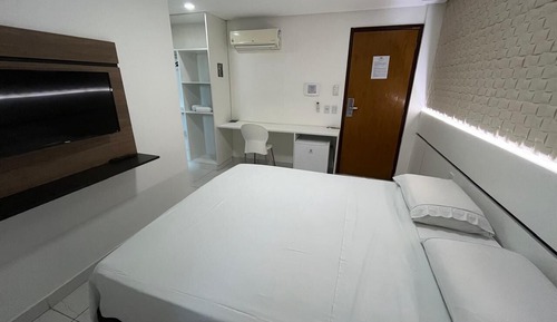 Deluxe Room, 1 Queen Bed, Air conditioning, Valley View