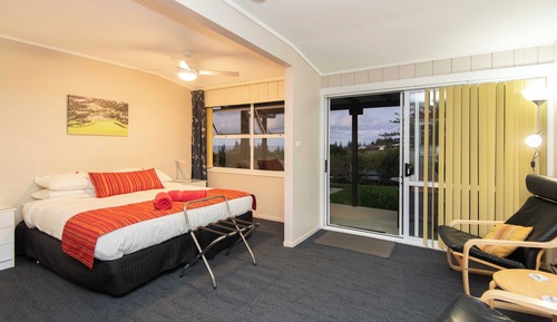 Standard Studio, 1 King Bed