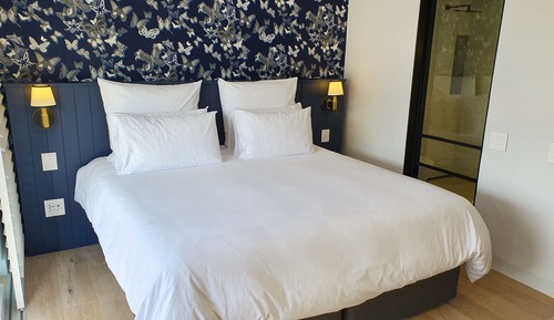 Exclusive Cottage, 2 Bedrooms, Pool Access, City View (92 Waterkant Street 2 night min stay)