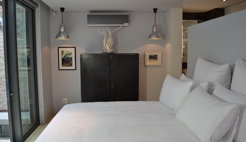 Luxury Cottage, 4 Bedrooms, Hot Tub, Mountain View (76 Waterkant Street 2 night min stay)