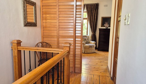 Luxury Cottage, 2 Bedrooms, Private Courtyard (19 Jarvis Street 2 night min stay)