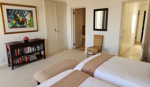 Luxury Cottage, 3 Bedrooms, Hot Tub, Mountain View (70 Loader Street 2 night minimum stay)