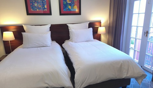 Luxury Cottage, 3 Bedrooms, Terrace, Mountain View (110 Waterkant Street 2 night min stay)