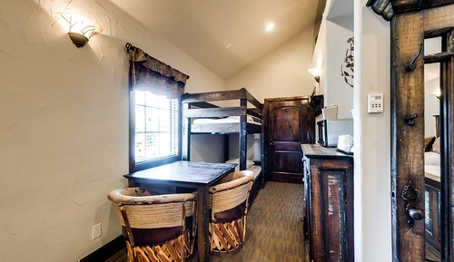 Premium King Cabin