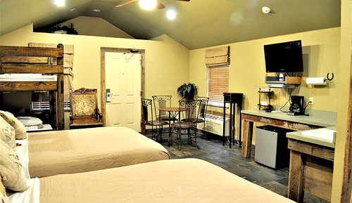 Rustic Creek Cabin 8