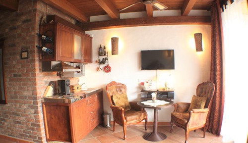 Economy Studio, 1 King Bed, Balcony, Garden Area
