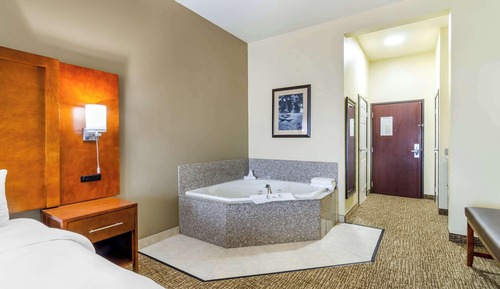 Suite, 1 King Bed, Non Smoking, Hot Tub