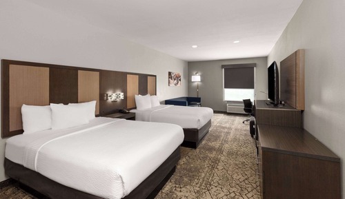 Executive Suite, 2 Queen Beds, Non Smoking