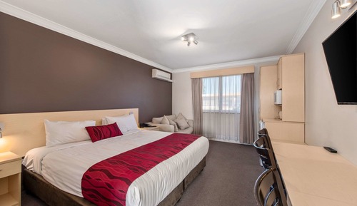 Deluxe Room, 1 King Bed