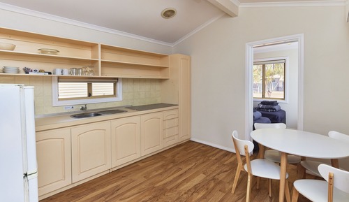 2 Bedrooms Budget Cabin- Shared Bathroom