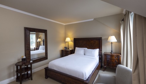 Standard Room, 1 Queen Bed, Garden View