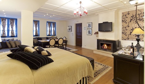 Deluxe Suite, 1 King Bed with Sofa bed