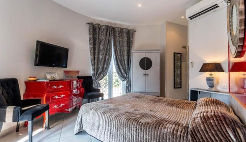 Suite, Sea View