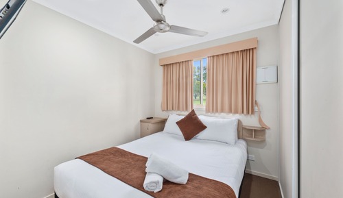Poolside Villa - 3 Bedroom Sleeps 7