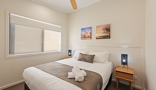 Deluxe 2 Bedroom Cabin - Sleep 6