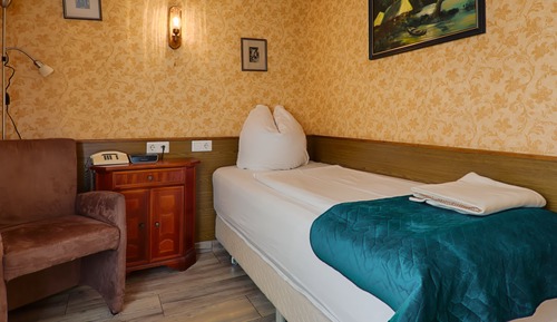 Standard Single Room, Private Bathroom, Garden View