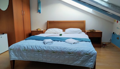 Standard Single Room, 1 Queen Bed (Small, Attic)