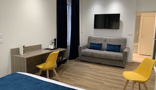 Family Room, 1 King Bed, Non Smoking (with Sofabed)