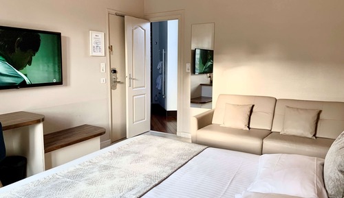 Family Room, 1 Queen Bed, Non Smoking (with Sofabed)