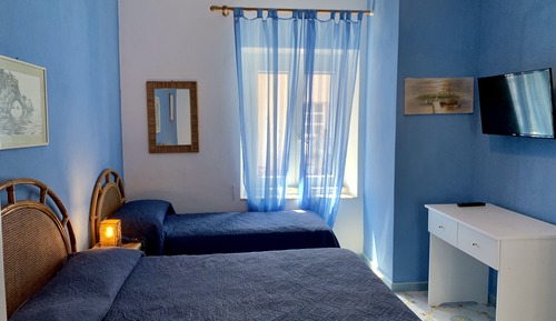Economy Triple Room, Multiple Beds