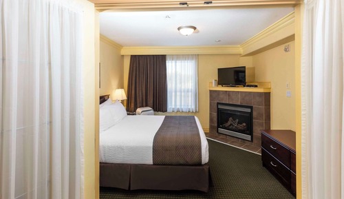 Suite, 1 Queen Bed with Sofa bed, Non Smoking