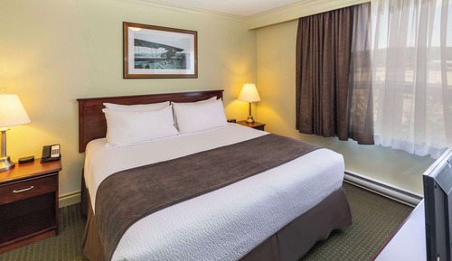 Suite, 1 King Bed with Sofa bed, Non Smoking