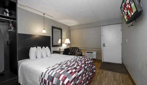 Deluxe Room, 1 Queen Bed (Smoke Free, UPPER Floor, Stairs Only)
