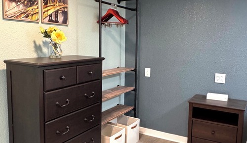 2 Queen Beds, Family Basement Apartment