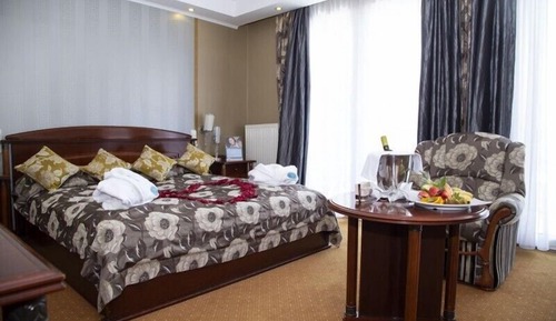 Superior Double Room, Bathtub