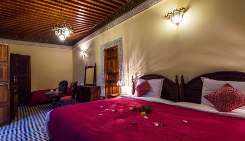 Deluxe Suite, Private Bathroom (Hind)