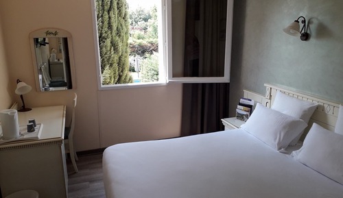 Standard Double Room, 1 Queen Bed