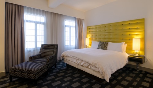 One King Bed, Accessible (Maverick Room)