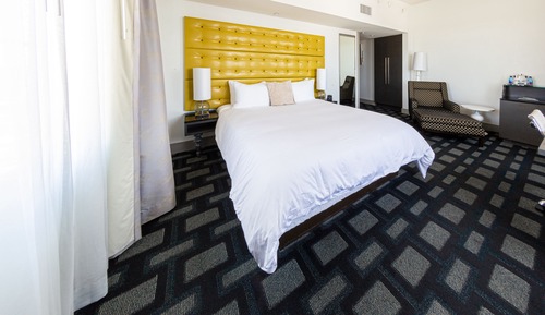 One King Bed (Maverick Room)