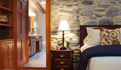 Room (South Suite - Hawthorn)
