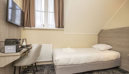Single Room (with Shower)