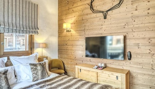 Room, Balcony
