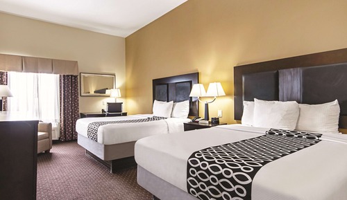 Room, 2 Queen Beds, Non Smoking, Pool View