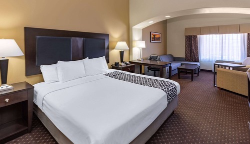 Suite, 1 King Bed, Accessible, Non Smoking (Mobility/hearing Tub W/grab Bars)