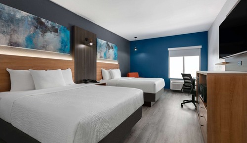 Deluxe Suite, 2 Queen Beds, Non Smoking