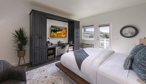 Deluxe Room, 1 King Bed, Accessible