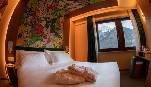 Double or Twin Room, Mountain View (View)