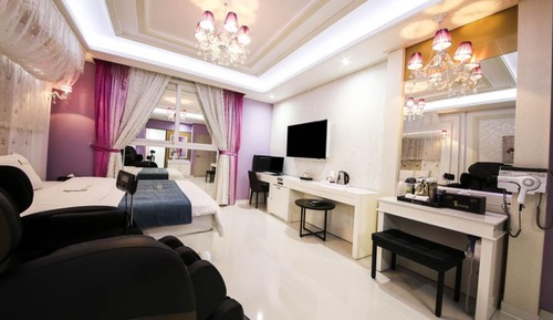 Deluxe Room (Breakfast available on Weekday only)