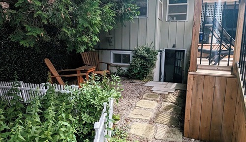 Blue Water Hideaway - Dog Friendly - Ceiling Height 6.4