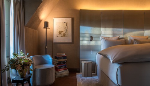 Junior Suite, 1 King Bed, Living Room, Pool Access, Garden View
