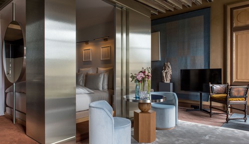 Deluxe Suite, 1 King Bed, Kitchenette, Pool Access, Garden View