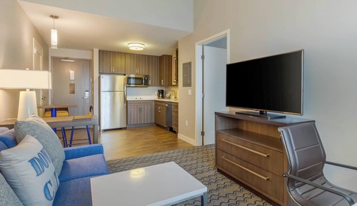 Deluxe Room, 1 Bedroom (Mobility/Hearing Access, Roll-in Shwr)