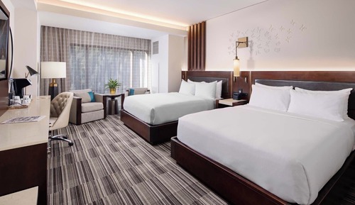 Monarch Premier - 2 Queen Beds