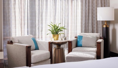 Club Premier- 1 King Bed