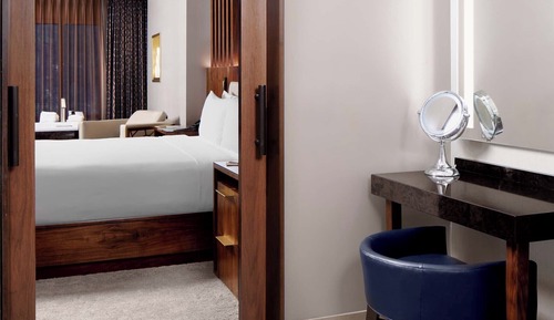 Grand Parlor Spa Suite